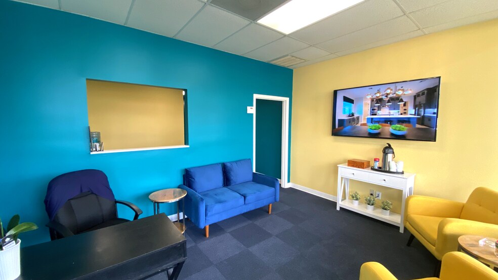 More Photos Of 6027-6127 SE Federal Hwy, Stuart Freestanding For Lease