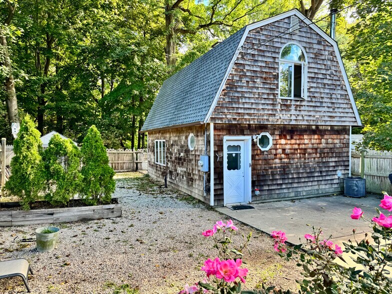 More Photos Of 749 Mount Sinai Coram Rd, Mount Sinai General Retail For Sale