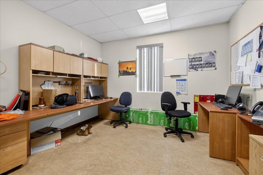 More Photos Of 11831 123 St NW, Edmonton Office For Sale
