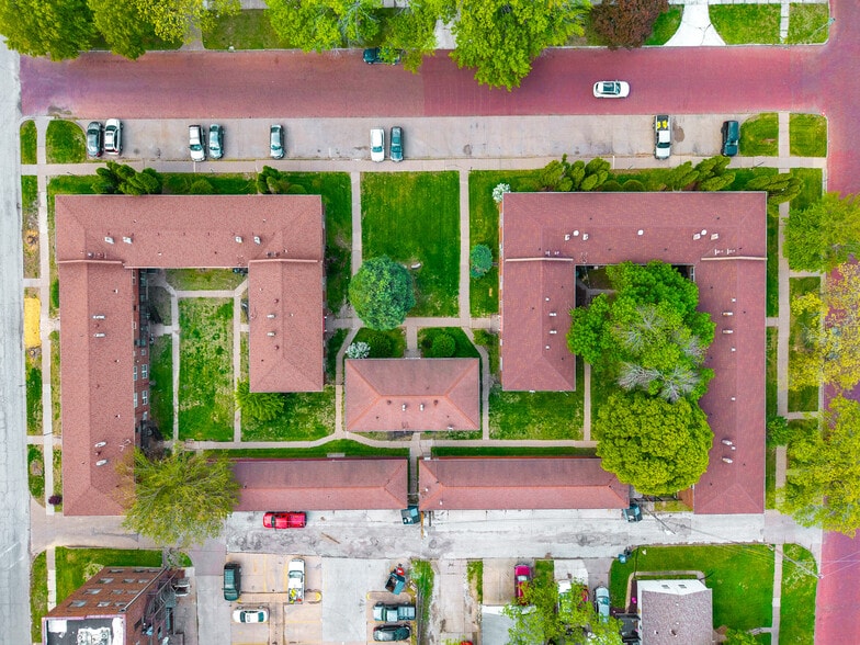 More Photos Of 1203 E 11th St, Davenport Apartments For Sale