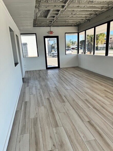 More Photos Of 3307 S Dale Mabry Hwy, Tampa Freestanding For Lease