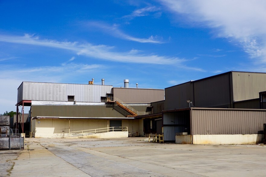 More Photos Of 535 Macon St, McDonough Manufacturing For Lease