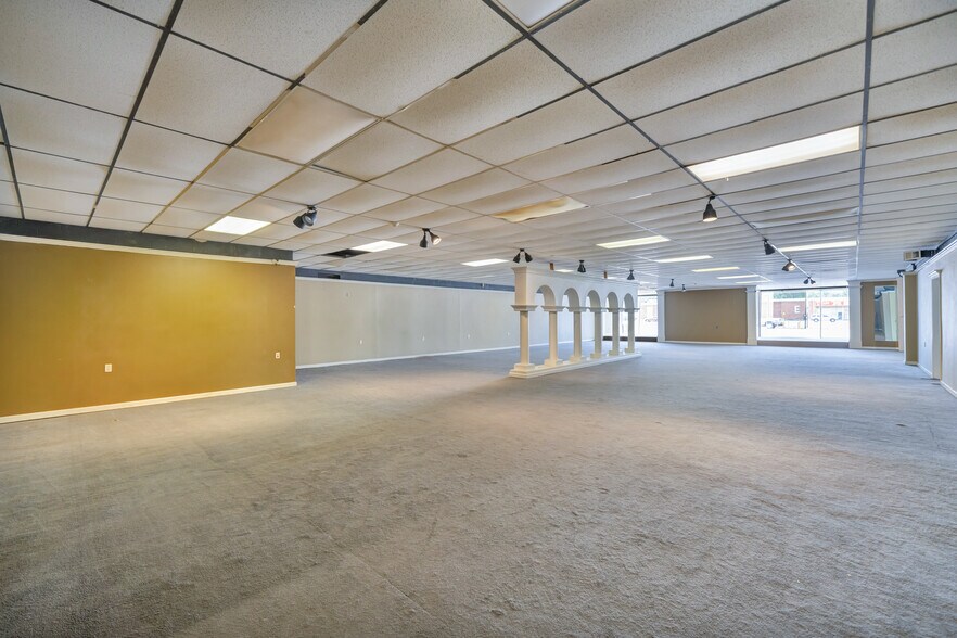More Photos Of 10509 Dixie Hwy, Louisville Freestanding For Lease