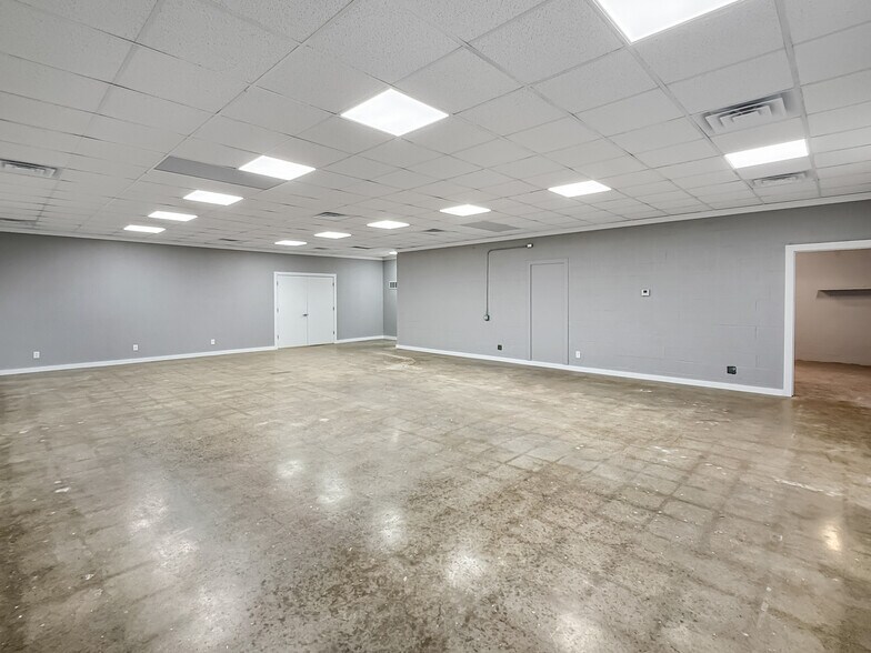 More Photos Of 3940 Dixon St, Des Moines Service For Lease