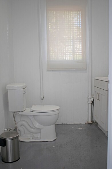 More Photos Of 2111 Bluebell Dr, Santa Rosa Service For Lease