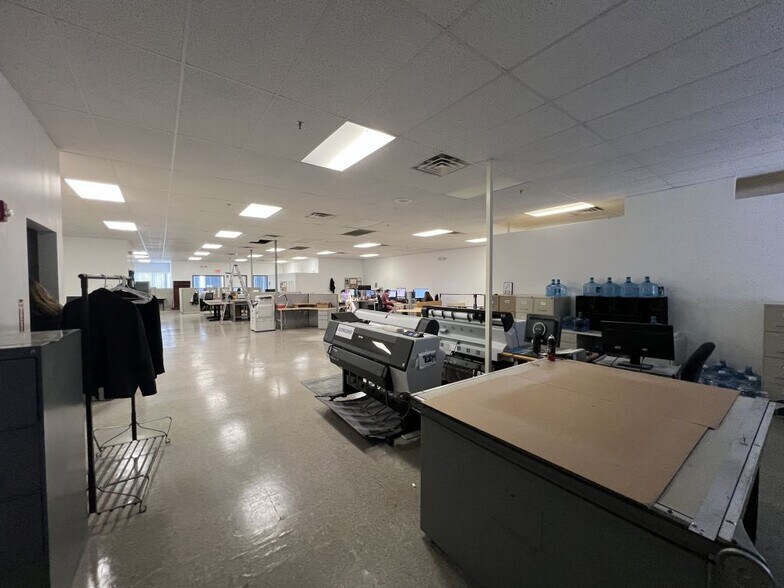 More Photos Of 4 Pin Oak Dr, Branford Industrial For Lease