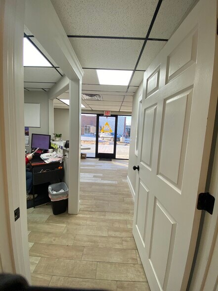 More Photos Of 1173 N Main St, Vidor Office For Lease