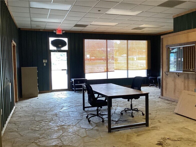 More Photos Of 540 E Church St, Jasper Auto Repair For Sale