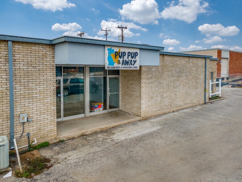 More Photos Of 5722-5724 Kenwick St, San Antonio Warehouse For Lease