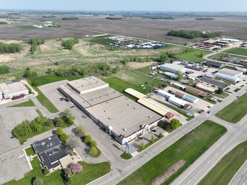 More Photos Of 3901 Abbott Dr, Willmar Freestanding For Sale