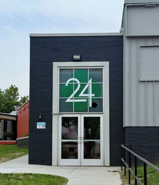 More Photos Of 2200 S 24th St, Omaha Warehouse For Lease