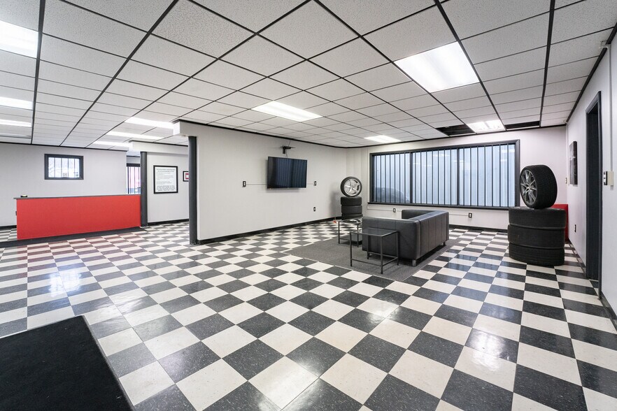 More Photos Of 901 Riverview Dr, Kalamazoo Auto Repair For Sale