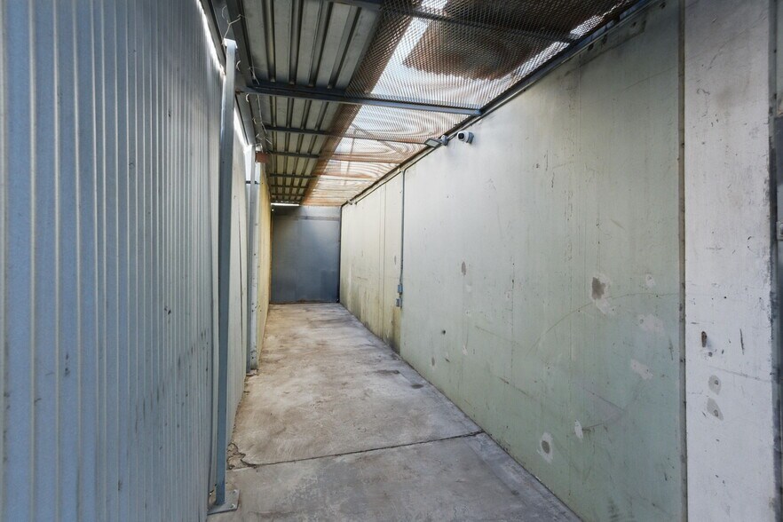 More Photos Of 12819 Main St, Los Angeles Warehouse For Sale