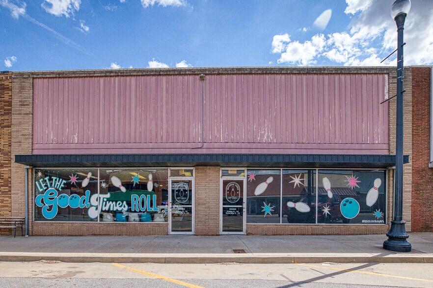 Primary Photo Of 109 W Main St, Watonga Storefront For Sale