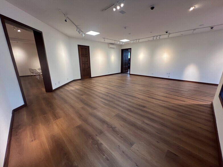 More Photos Of 1540 S Coast Hwy, Laguna Beach Office For Lease