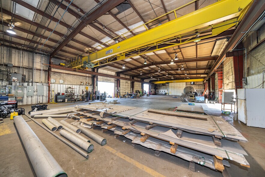 More Photos Of 2103 E SH 31, Kilgore Warehouse For Lease