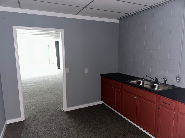 More Photos Of 2421 Mill St, Ringgold Freestanding For Sale