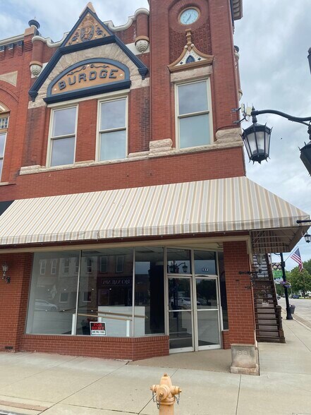 Primary Photo Of 132 E Main St, North Manchester Storefront Retail Residential For Lease