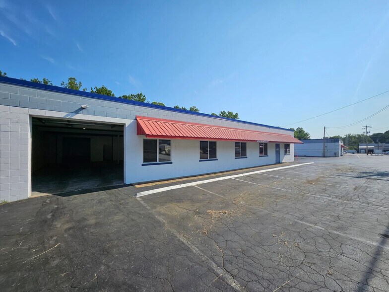 Primary Photo Of 1433 W Lark Industrial Dr, Fenton Warehouse For Sale