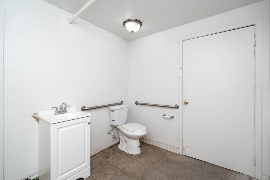 More Photos Of 425 E 58th St, Los Angeles Warehouse For Lease