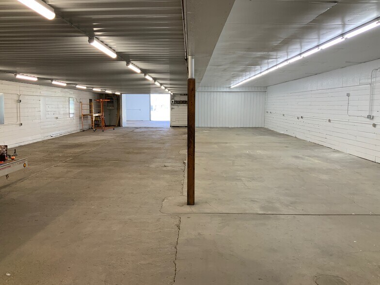More Photos Of 28 East Elm Street, Saint Joseph Manufacturing For Lease