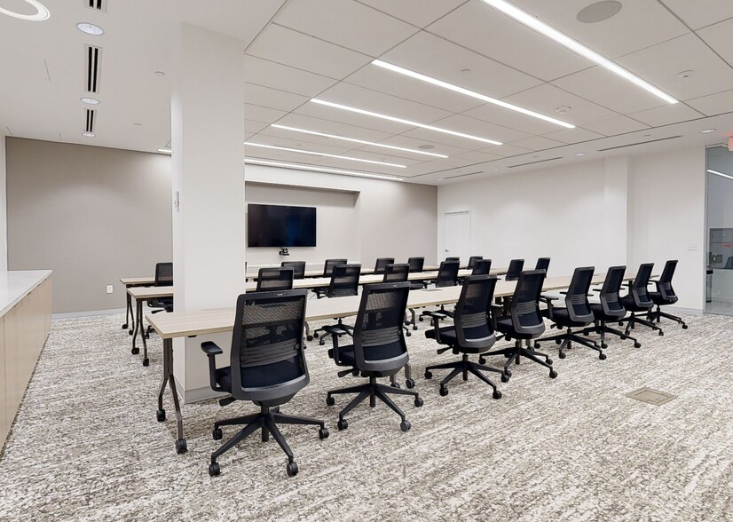 More Photos Of 8801 JM Keynes Dr, Charlotte Office For Lease