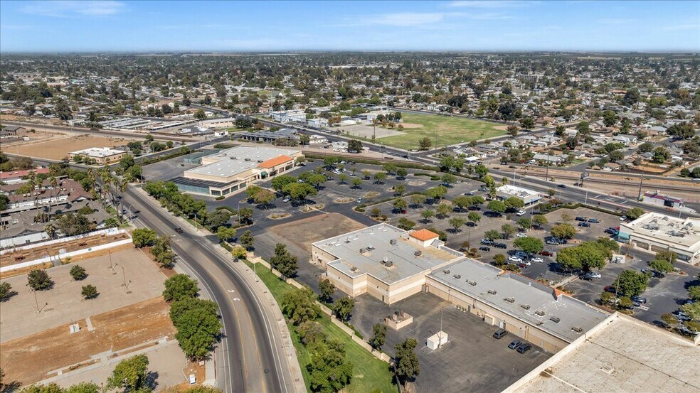 More Photos Of 580 N 11th Ave, Hanford Freestanding For Lease