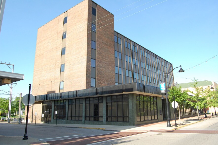 More Photos Of 222 E Main St, Belleville Office For Lease