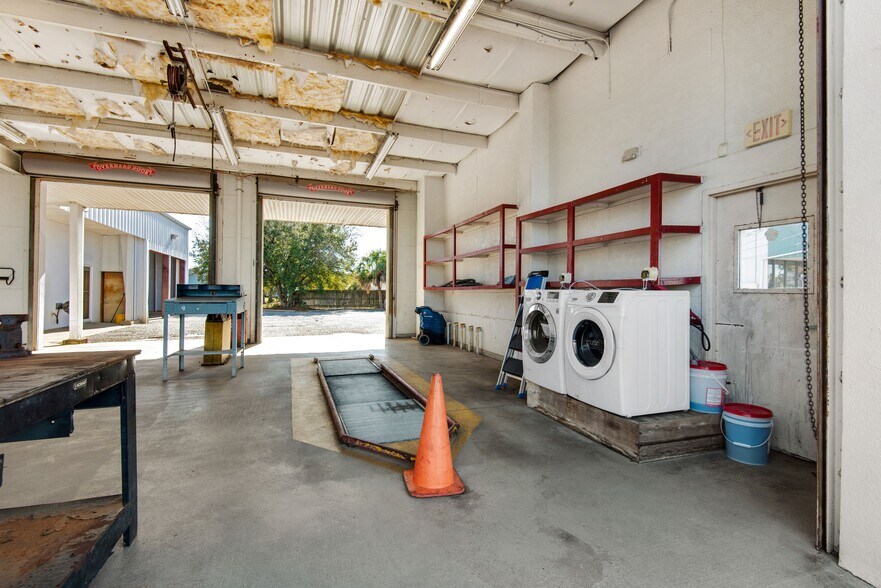 More Photos Of 3061 Gulf Breeze Pky, Gulf Breeze Carwash For Sale