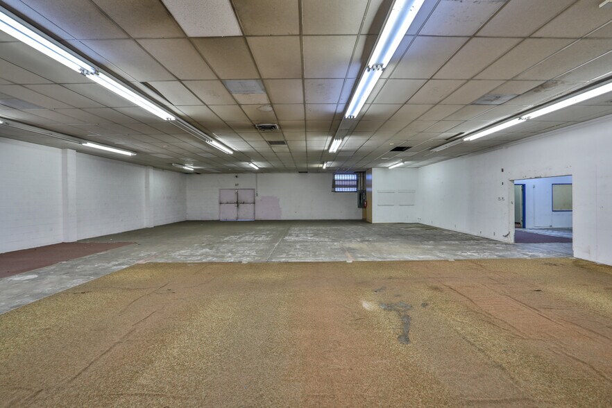 More Photos Of 4611 Holt Blvd, Montclair Showroom For Lease