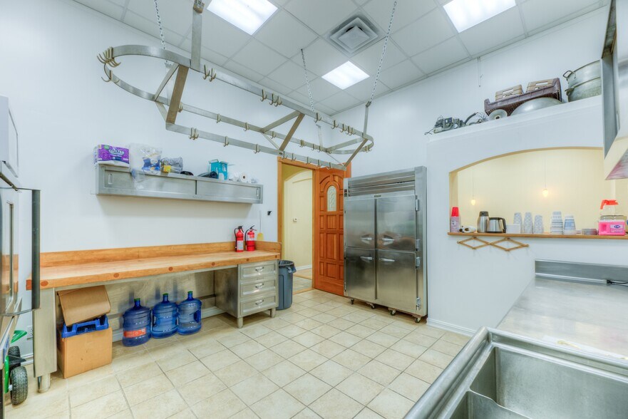 More Photos Of 1109 E Memphis St, Broken Arrow Religious Facility For Lease