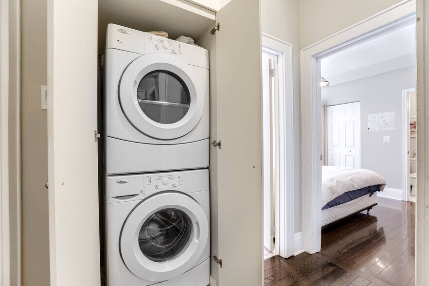 More Photos Of 4 Oriole Gdns, Toronto Apartments For Sale