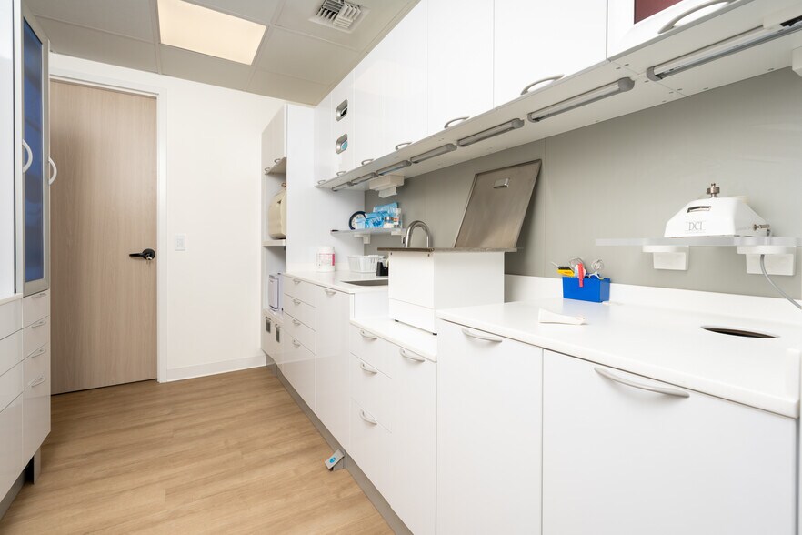 More Photos Of 16810-16816 Bernardo Center Dr, San Diego Medical For Lease
