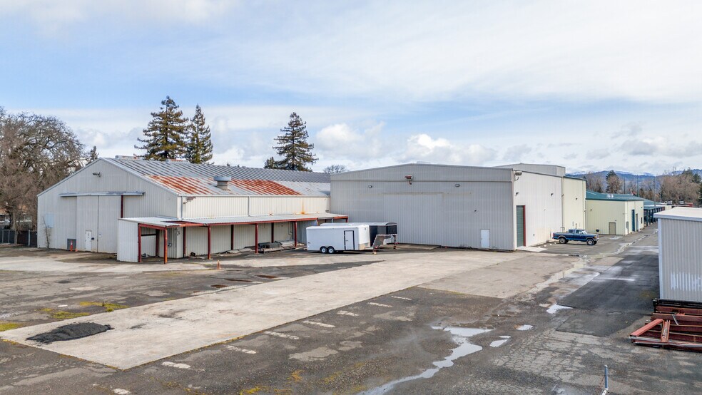 More Photos Of 934 S Main St, Willits Manufacturing For Lease