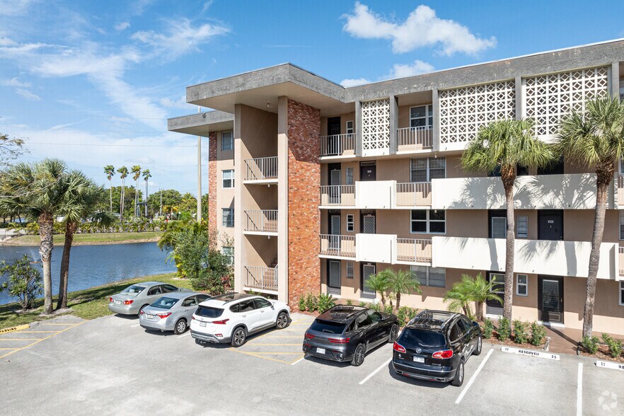 More Photos Of 3051 NW 48th Ave, Lauderdale Lakes Apartments For Sale