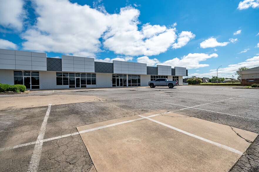 More Photos Of 6801 Phoenix Ave, Fort Smith Storefront Retail Office For Lease