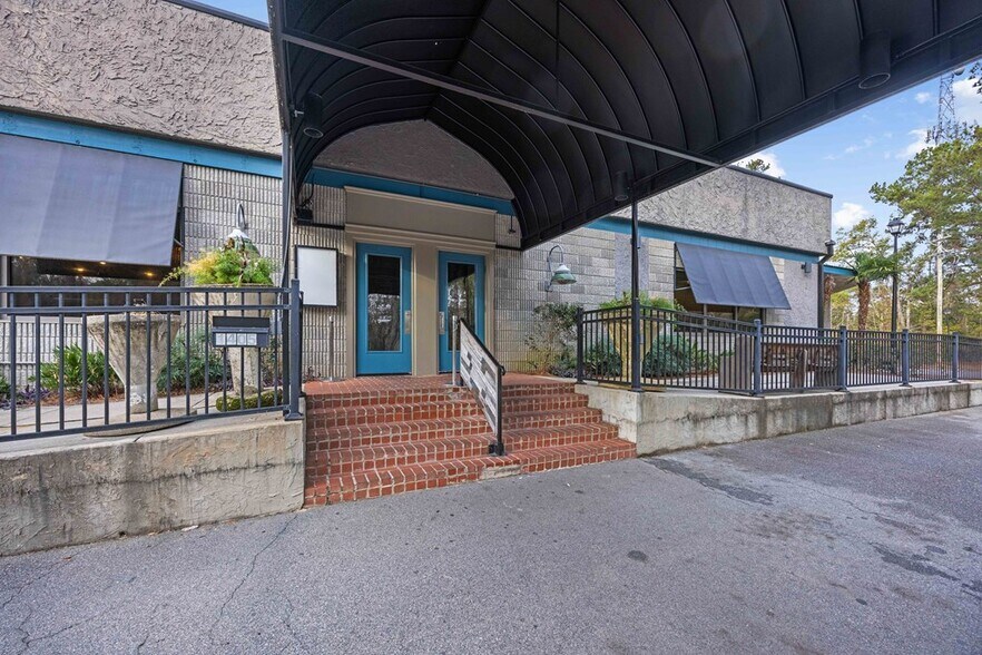 More Photos Of 1405 Gornto Rd, Valdosta Restaurant For Sale