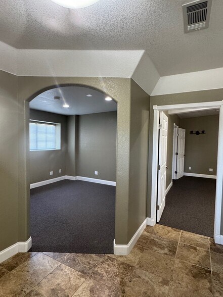 More Photos Of 100 S Canyonwood Dr, Dripping Springs Unknown For Lease