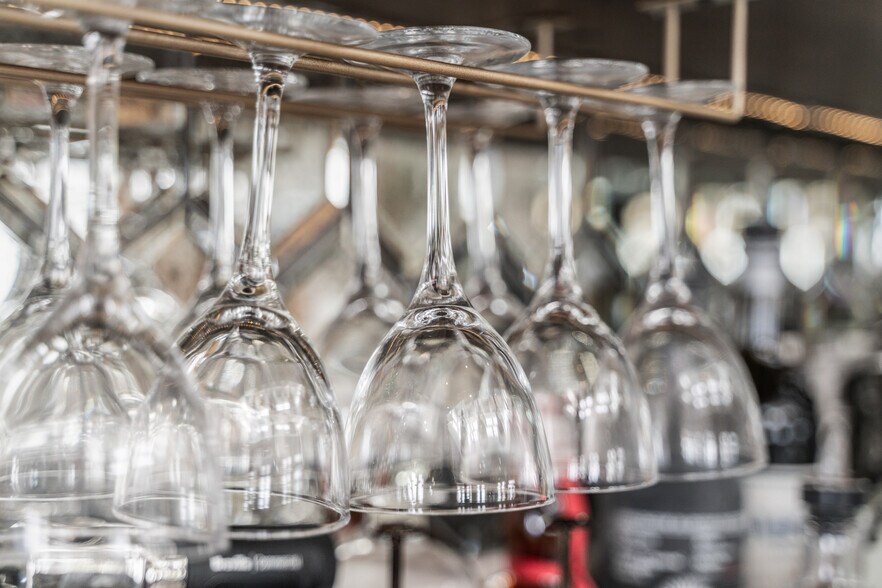 More Photos Of 738 E Main St, Belhaven Hotel For Sale