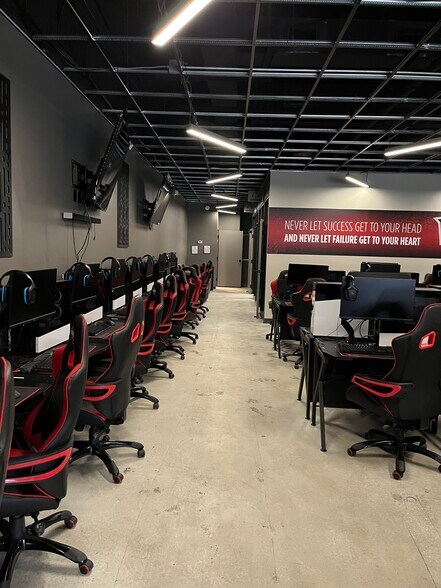 More Photos Of 527 Mary Esther Blvd, Fort Walton Beach Storefront For Lease