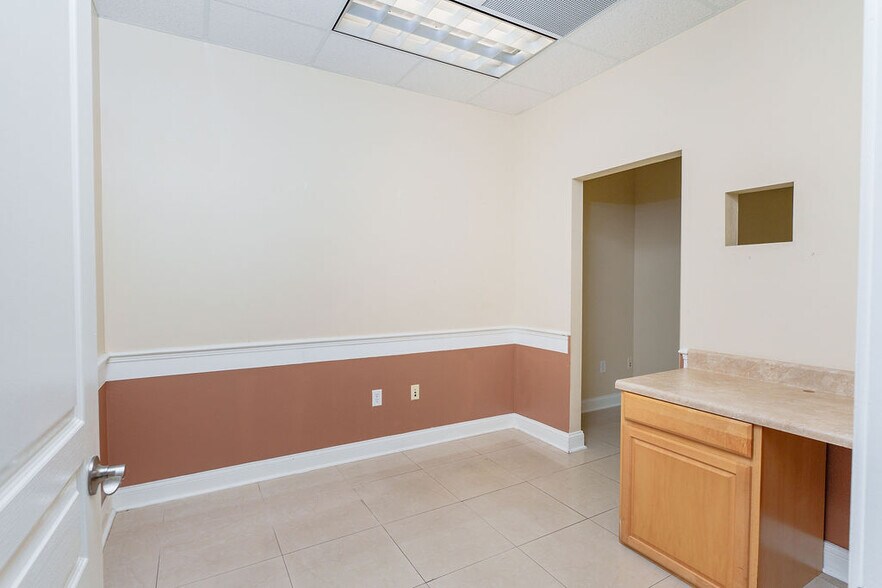 More Photos Of 1779-1783 S Kings Ave, Brandon Medical For Sale