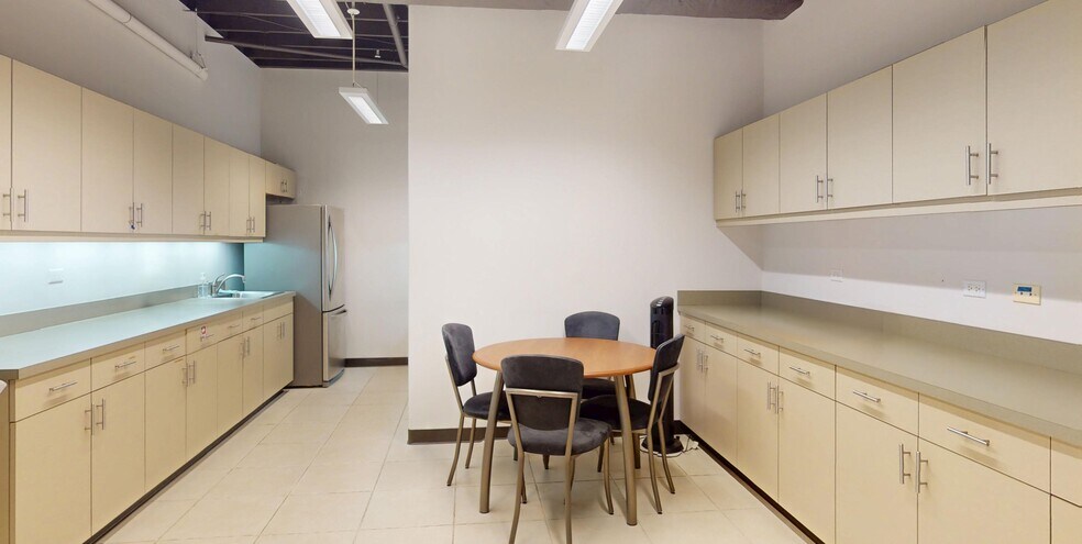 More Photos Of 3113 Olu St, Honolulu Office For Sale