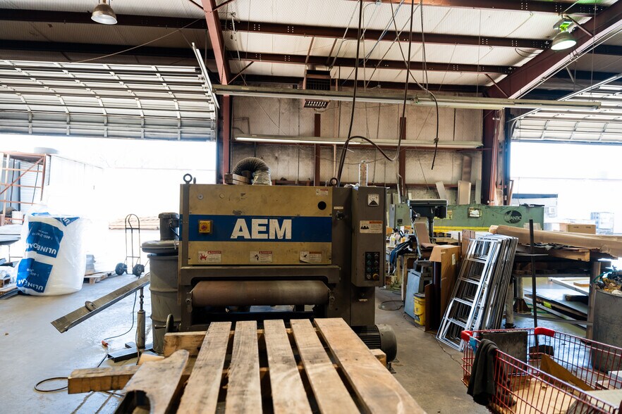 More Photos Of 1630 N Interstate 35 E, Lancaster Flex For Sale