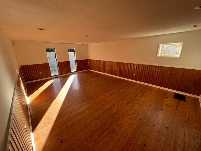 More Photos Of 12409 Curley St, San Antonio Loft Creative Space For Sale