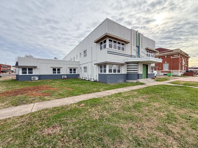 More Photos Of 11 N Walnut St, Iola Apartments For Sale