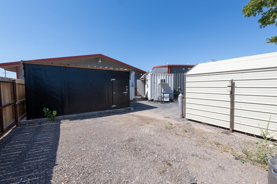 More Photos Of 1402 Old Iowa Park, Wichita Falls Specialty For Lease