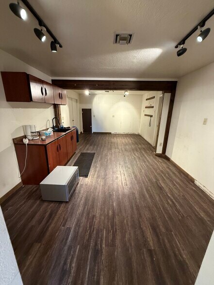 More Photos Of 5410 E Commerce Ave, Flagstaff Warehouse For Lease