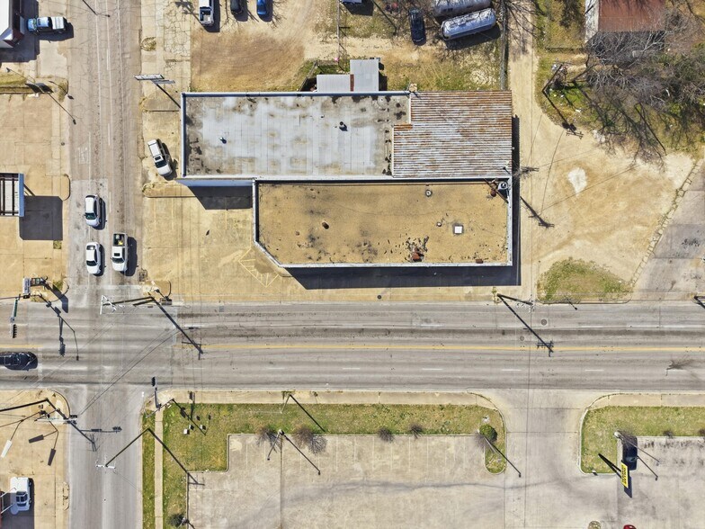 More Photos Of 2404 18th st, Waco Storefront For Sale