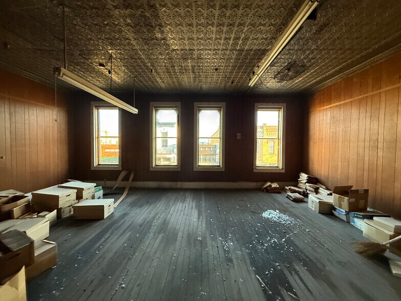 More Photos Of 119 E Main St, Cuero General Retail For Sale