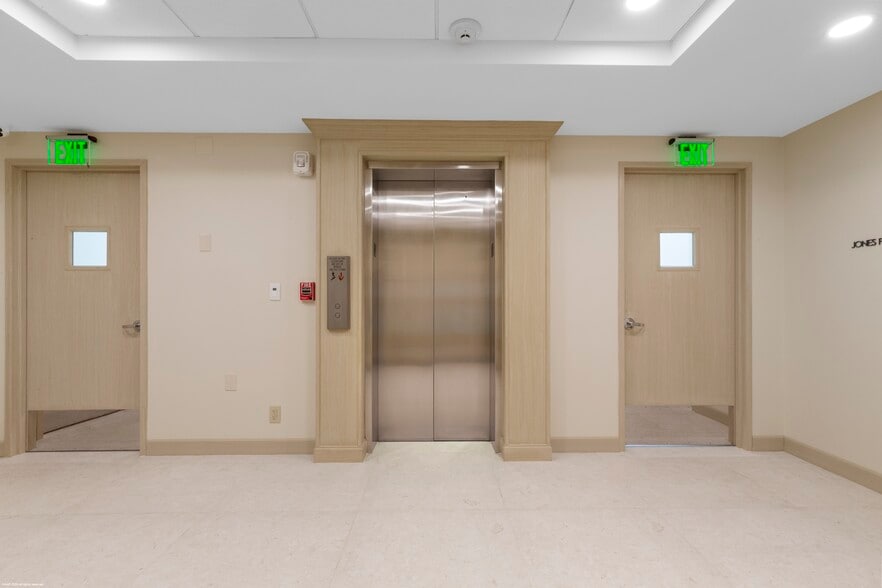 More Photos Of 350 Royal Palm Way, Palm Beach Medical For Lease